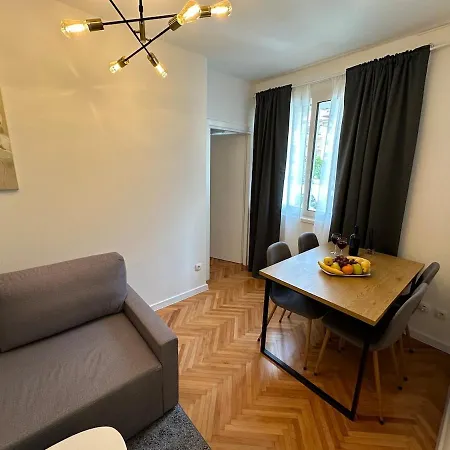 Nino Makarska-besplatan Parking Apartment *