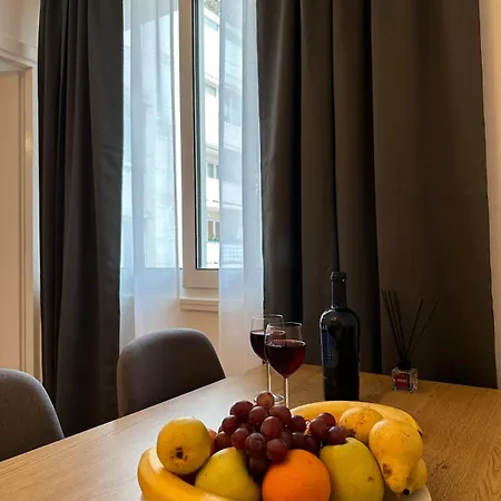 Nino Makarska-besplatan Parking Apartment Makarska