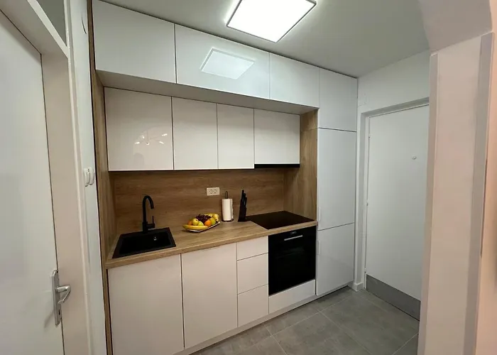 Nino Makarska-besplatan Parking Apartman Makarska