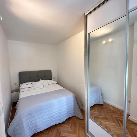 Nino Makarska-besplatan Parking * Μακάρσκα